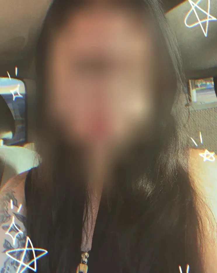 Karin, 23