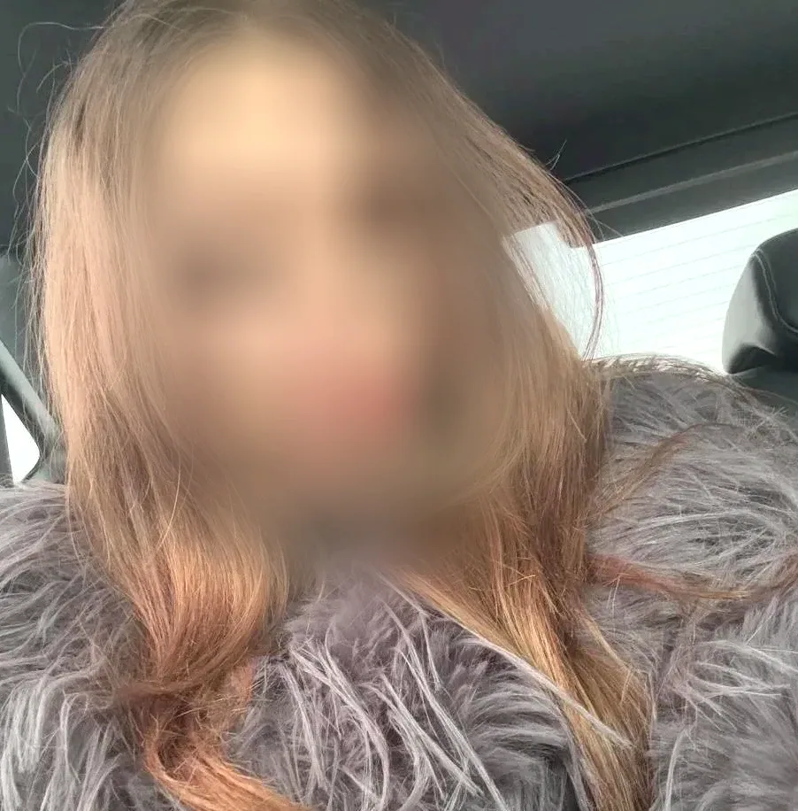 Shania, 19