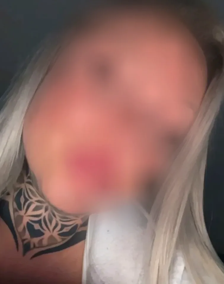 Vera, 32