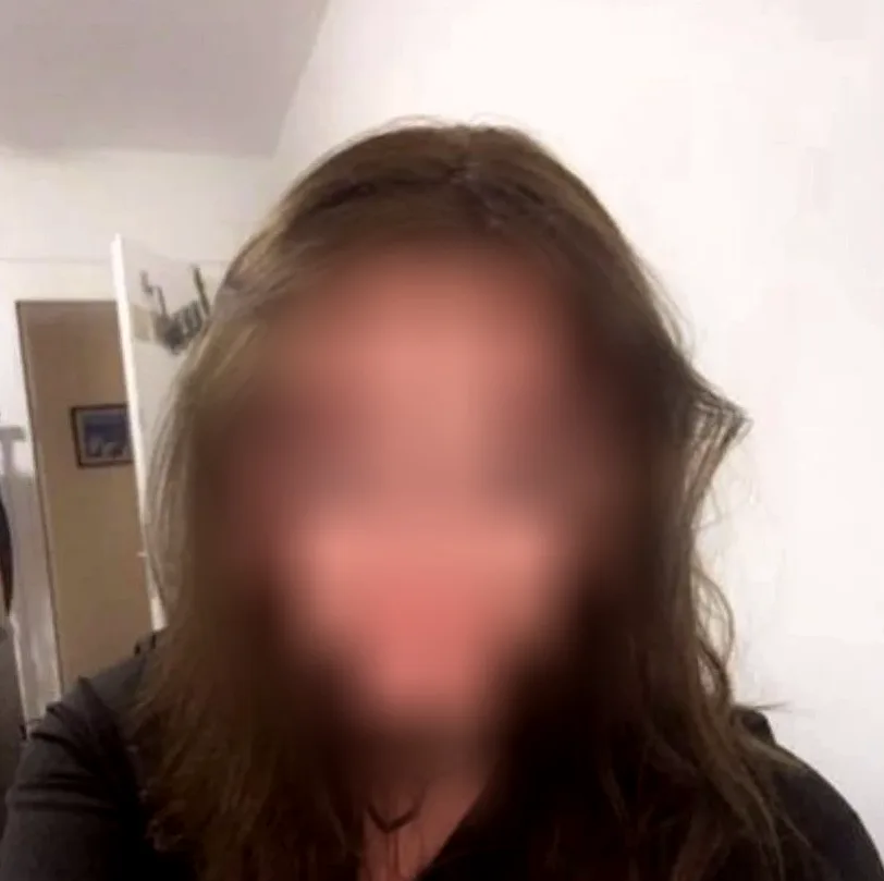 Zeynep, 25